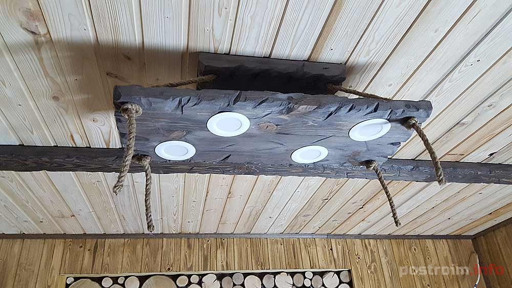 Стильная деревянная люстра в баню