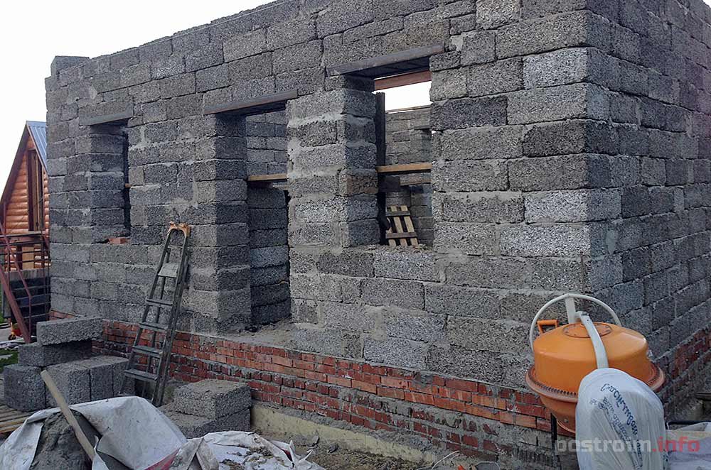 стены дома из арболитовых блоков